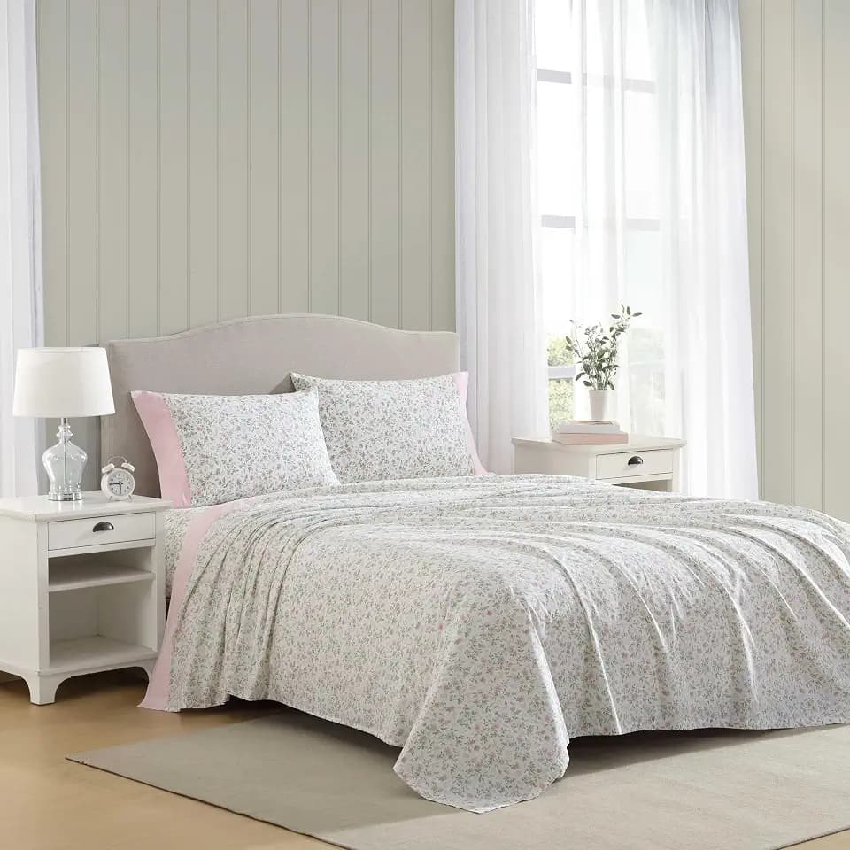 Laura Ashley - Full Size Sheet Set with Fitted Sheet & Pillowcases