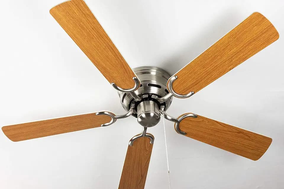 PEPEO - Kisa Deckenventilator ohne Beleuchtung | Ventilator mit Zugschalter in Silber mit Wendeflügeln in Weiß und Ahorn-Holzoptik, Durchmesser 105 cm. (Farbe: Nickel gebürstet, Weiß/Ahorn)