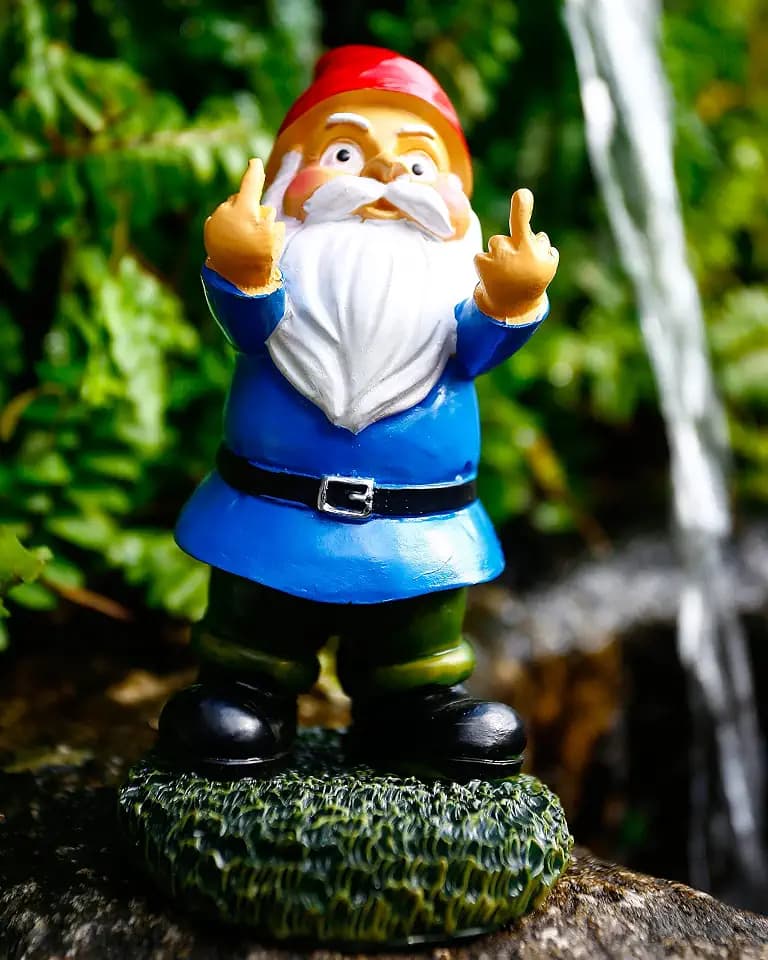 Gartenzwerge, Gartenornamente, für den Außenbereich, doppelte Mittelfinger-Zwerge, 14 cm, freche Harz-Zwerg, Statue für Rasen, Outdoor-Dekorationen für Terrasse, Einweihungs-Gartengeschenk (blau)