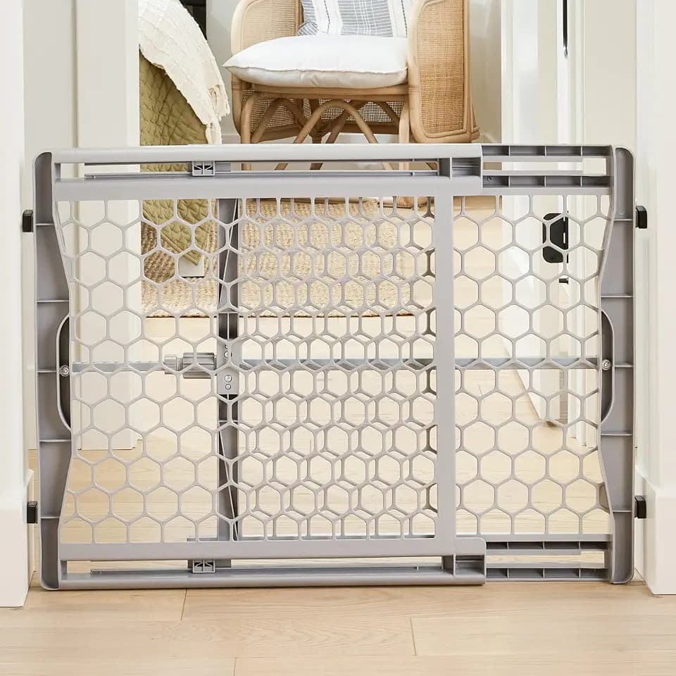 Regalo 28"-42" Extra Wide Plastic Baby Gate, Bottom of Stairs & Doorways