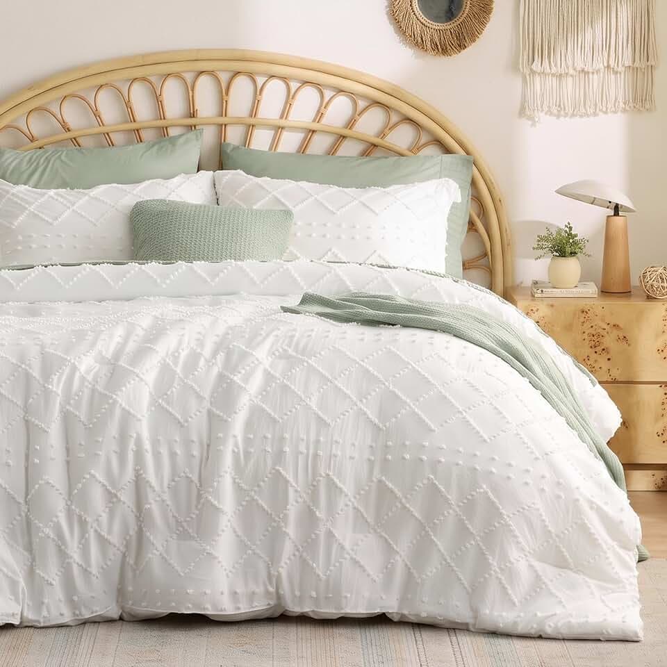 Bedsure Boho Tufted White Comforter Set, Farmhouse-Style Bedding Queen
