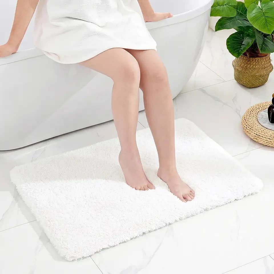 Disolla White Bathroom Rugs 24x36, Microfiber Non-Slip Plush Thick Bath Mat