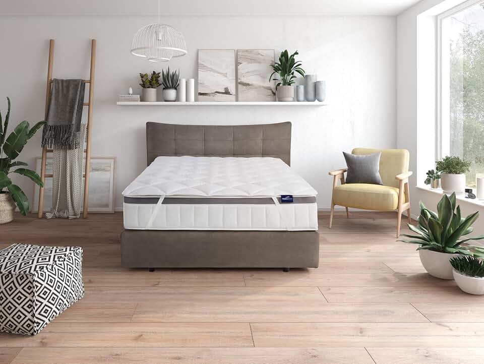 Traumnacht Komfort atmungsaktive Matratzenauflage 150x200 cm, Topper, Schoner für Matratzen bis 30 cm Höhe, Öko-Tex zertifiziert, Allergiker geeignet, produziert nach deutschem Qualitätsstandard