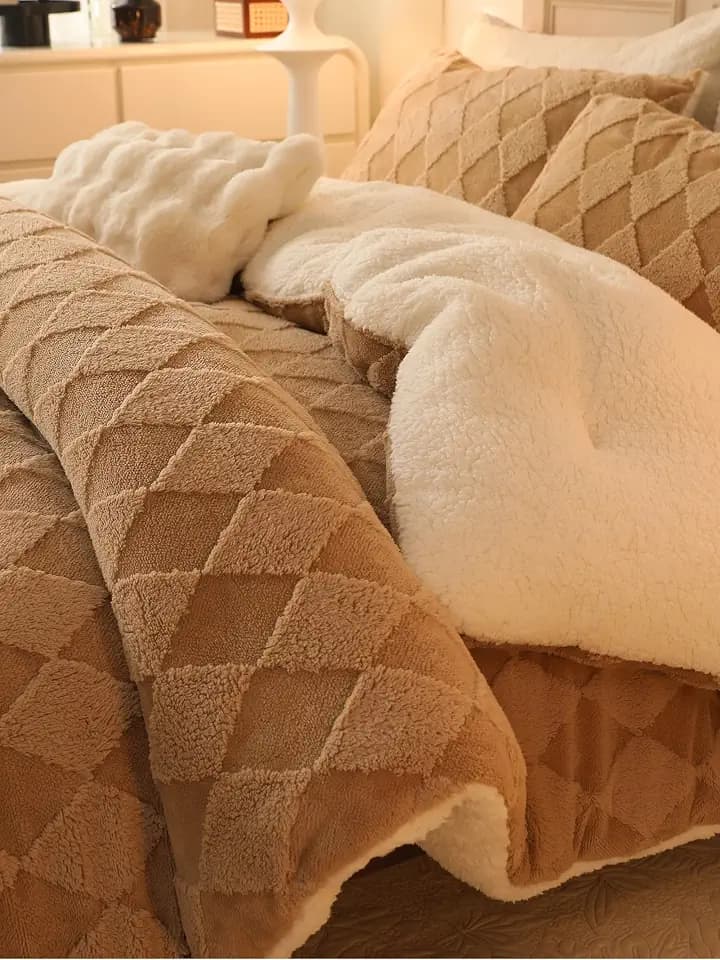 Tufted Fleece Comforter Set King - Super Soft Warm Fluffy Shaggy Bedding Sets, Diamond Plaid Jacquard Bed Set for Winter, 1 Sherpa Comforter with 2 Pillow Cases (104"X90" Beige)