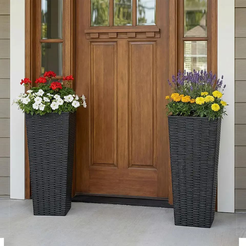 Gecheer 2pcs Resin Tall Tapered Flower Pots with Drainage Holes and Removable Inner Pots – Black Rattan-Look Planters for Indoor Outdoor Use, Garden Patio Porch Backyard, 22.7 x 22.7 x 60.5 cm