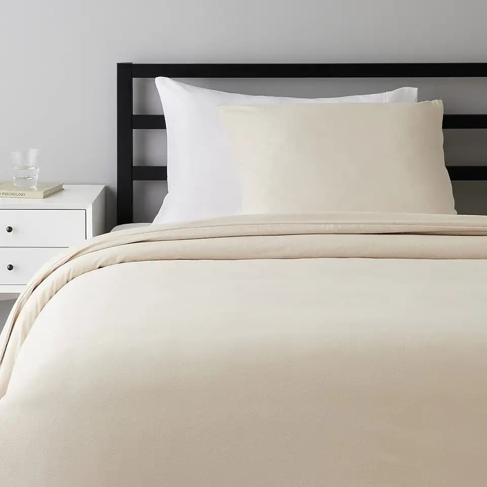 Amazon Basics Biber Bettwäsche 135x200 2teilig, Bettbezug 135 x 200 cm & 1 Kissenbezug 80 x 80 cm, mit Druckknöpfen, Beige