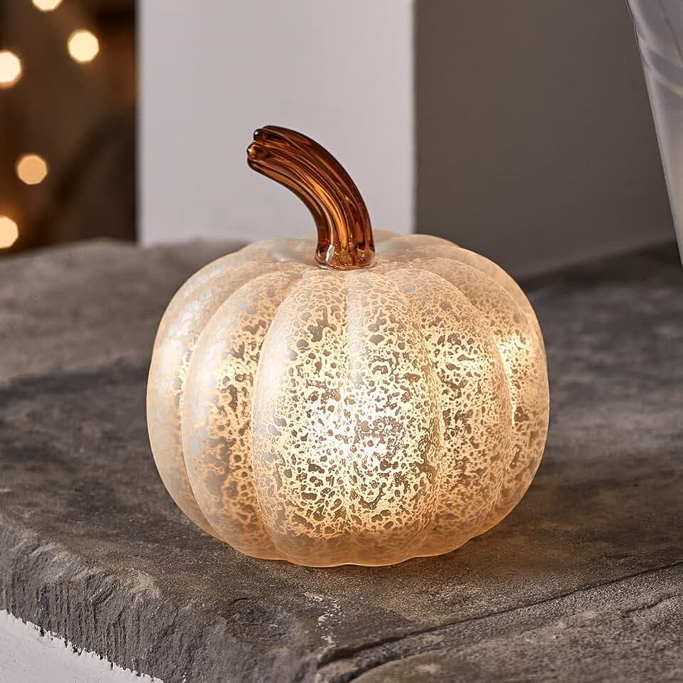 Lights4fun LED Kürbis Weiß Glas 12cm Batteriebetrieb Timer LED Glas Weiß Halloween Deko Innen Herbstdeko Modern