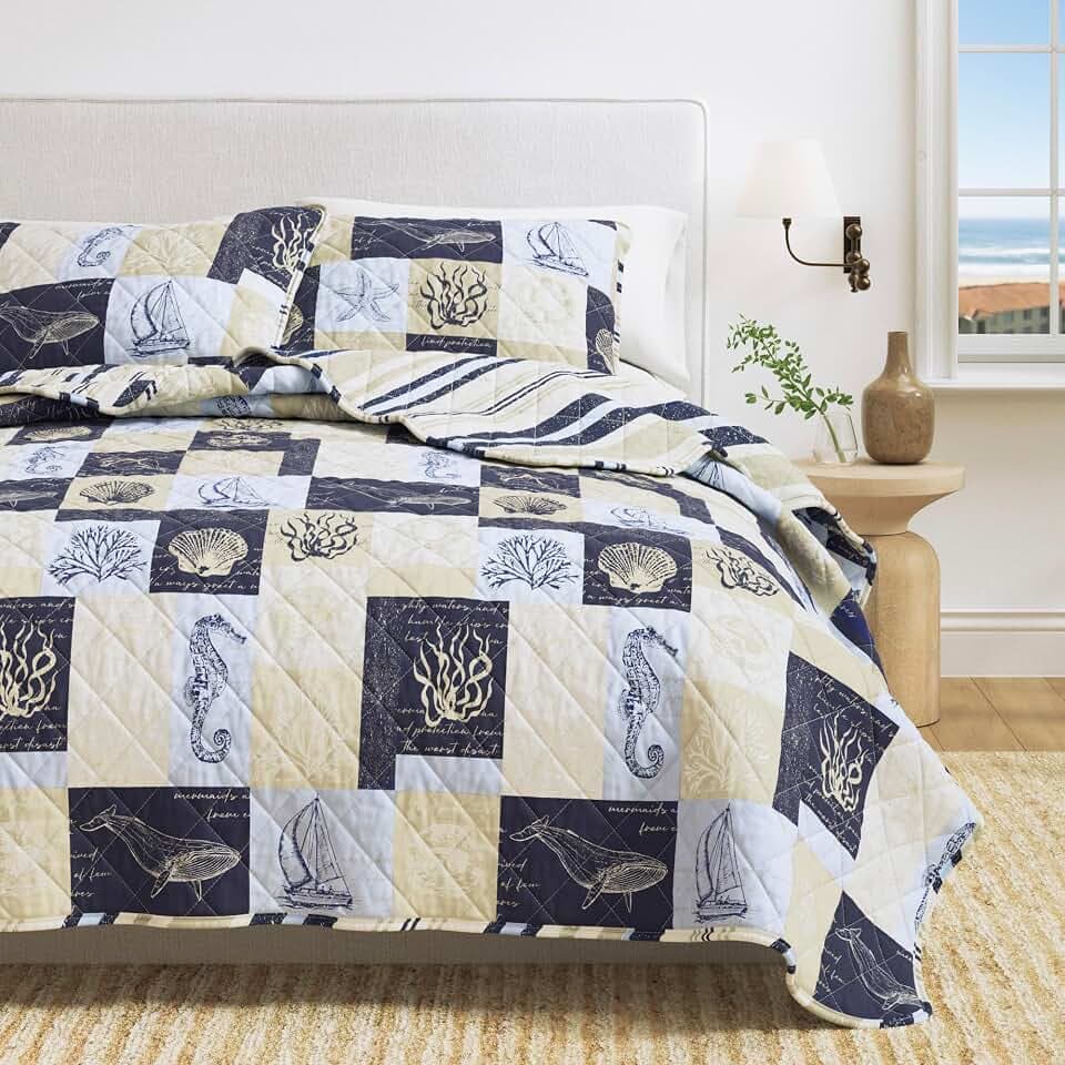 Great Bay Home Coastal Quilt Set - 3-Piece Full/Queen Size Nautical Patchwork Bedding Set - Lightweight, All-Season, Reversible Bedspread (Coastal Patchwork)