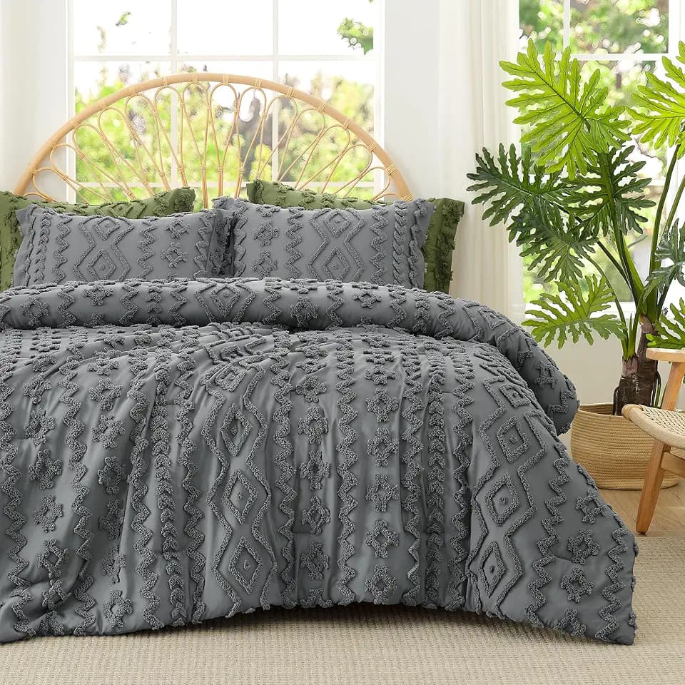 Amélie Home Tufted Boho Comforter Set King Size, 3 Pieces Soft Textured Bed Set, Lightweight Breathable Comforter for All Seasons, Farmhouse Shabby Chic Jacquard Bedding, Cozy Gift for Women, Grey