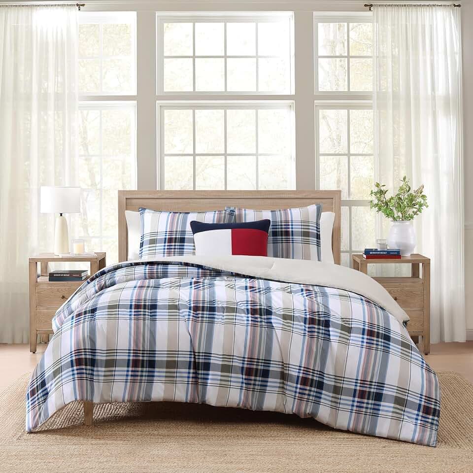 Tommy Hilfiger - Queen Size Comforter Set with Matching Shams