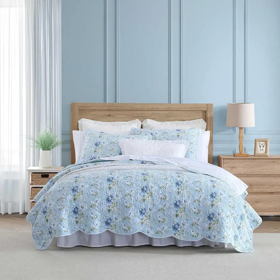 Laura Ashley - Soft & Lightweight Queen Quilt with Matching Shams