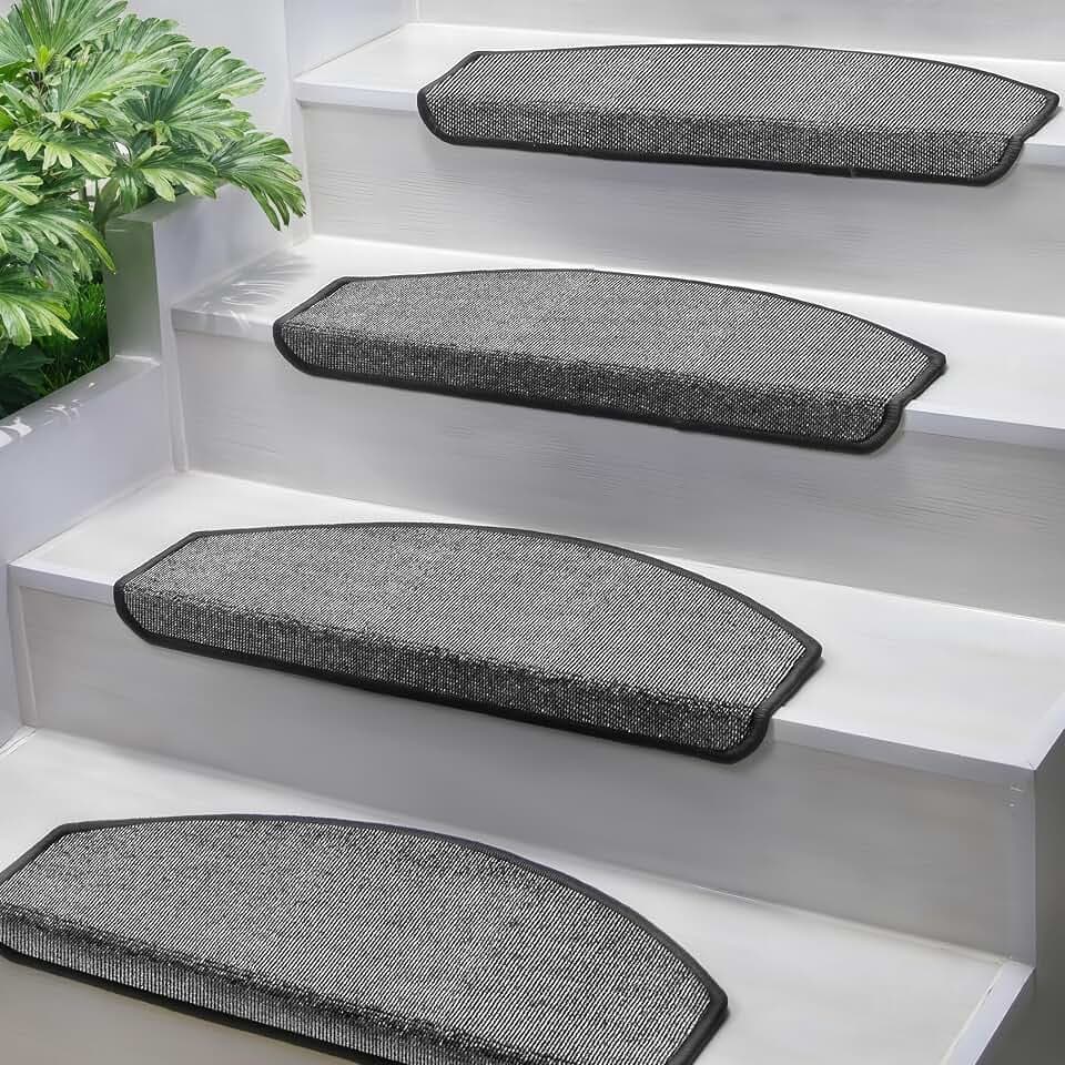 Björn&Schiller Treppenstufen Matten, selbstklebend Stufenmatten 15er Set, Antirutschmatten für Treppen, Teppich für Treppenstufen, Stufenmatten Halbrund, Treppenschoner Innen (Grau)