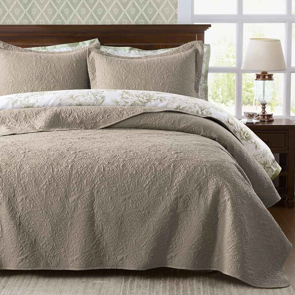 WDCOZY Paisley Quilt Set King Size, Deep Beige Matelasse Lightweight Bedspread, Soft Farmhouse Rustic Coverlet, Spring Summer Vintage Thin Comforter, Country Bedding, 104x90 inches, 3 Pieces