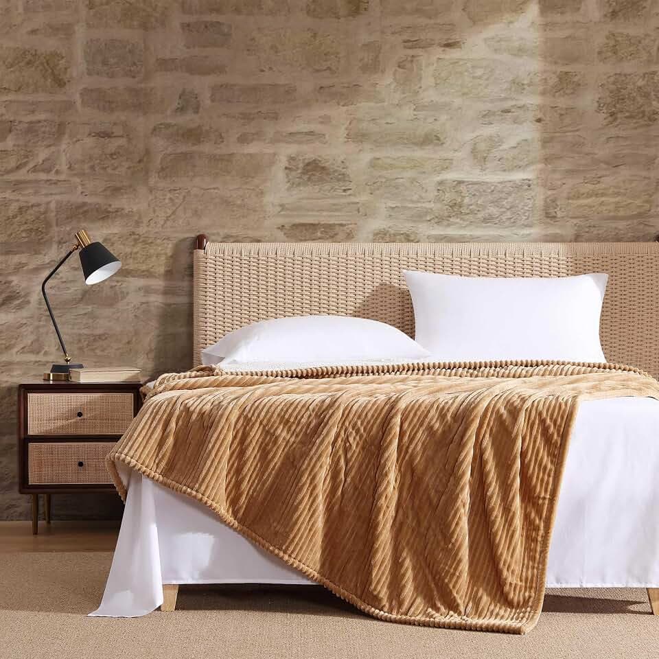 Eddie Bauer - Full Size Plush Heated Blanket with 10 Heat Settings