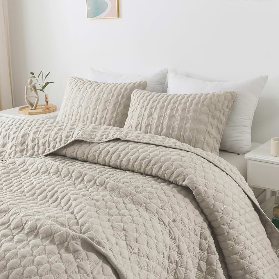 WDCOZY Light Beige Oversized California Cal King Size Quilt Bedding Set with 2 Pillow Shams, Lightweight Soft Bedspread Coverlet Bed Cover for All Season, 3 Pieces, 118x106 inches