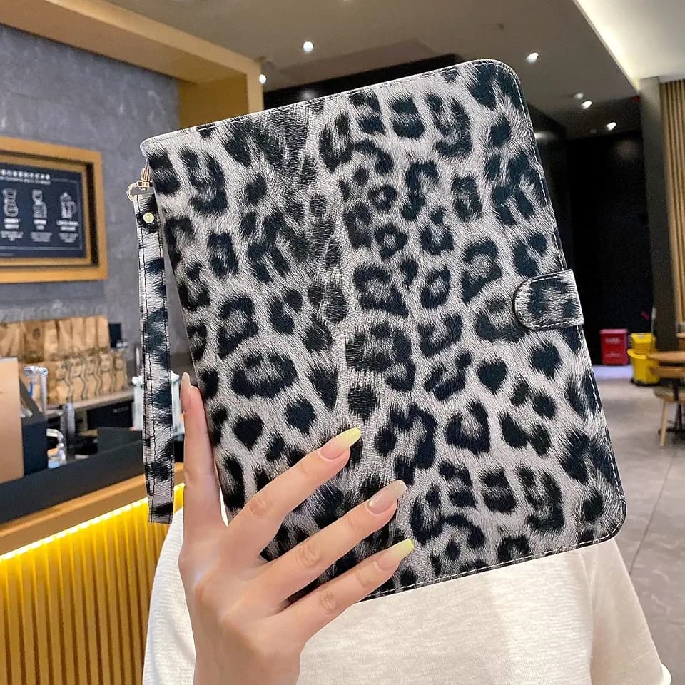 Leopard Cheetah Case for iPad (A16) 11th Gen 11 Inch 2025/iPad 10th Generation 10.9" 2022– Cute Tablet Cover for Women Girls Aesthetic Preppy Kawaii Chic Cool with Pencil Holder - Black