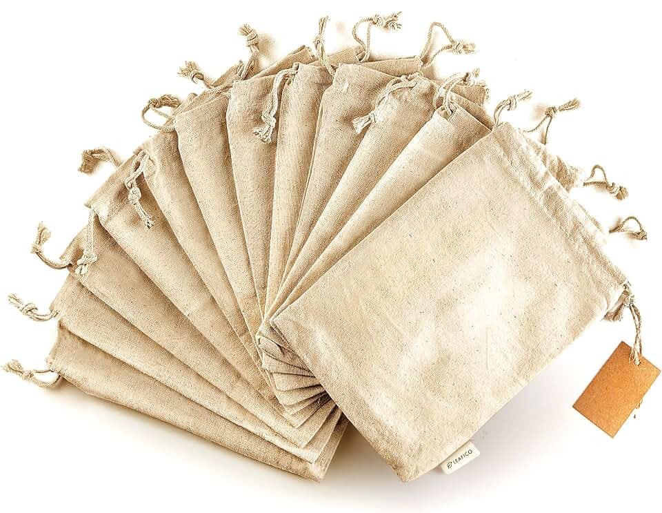 Leafico Wiederverwendbare Baumwollbeutel Klein 13x18 cm – Stoffsäckchen für Geschenkverpackung, Adventskalender, Aufbewahrung von Kräutern, Nüssen, Snacks – Bio Musselinbeutel mit Kordelzug – 12 Stück