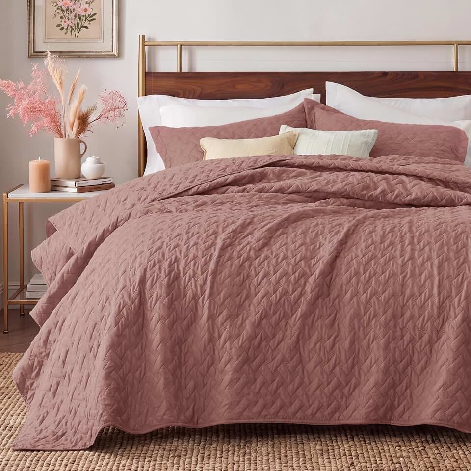 Bedsure Queen Size Quilt, Lightweight Comforter Set, Grayish Pink Bedspread