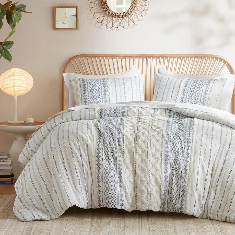 Ink+Ivy King Comforter Set, Boho Comforters, Breathable Cotton Bed Set, All Season Modern Chenille Tufted Comforter with Farmhouse Bedding Flare, Gifts for Woman, White/Navy 3 Piece