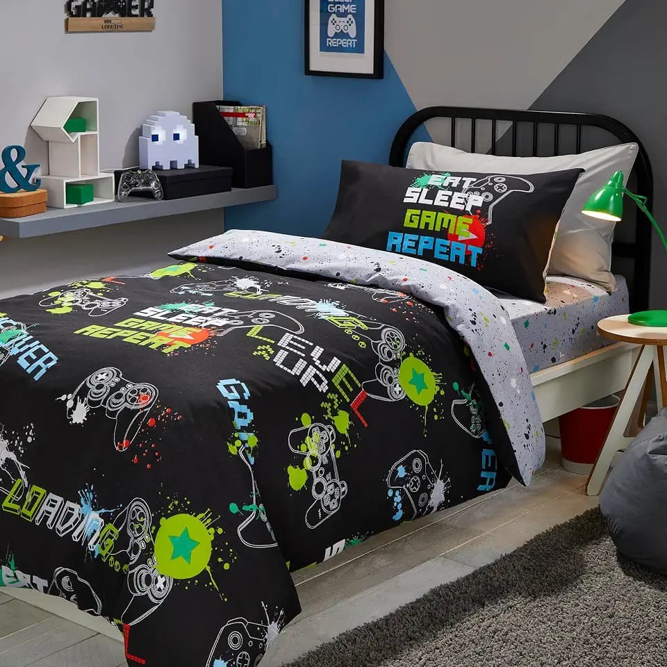 Bedlam Schwarzer Gaming-Bettbezug, Einzelbettgröße (200 x 140 cm), leuchtet im Dunkeln, wendbar (2 Designs), Gaming-Bettwäsche – Gamer-Bettbezug in Schwarz – Gaming-Schlafzimmer-Zubehör