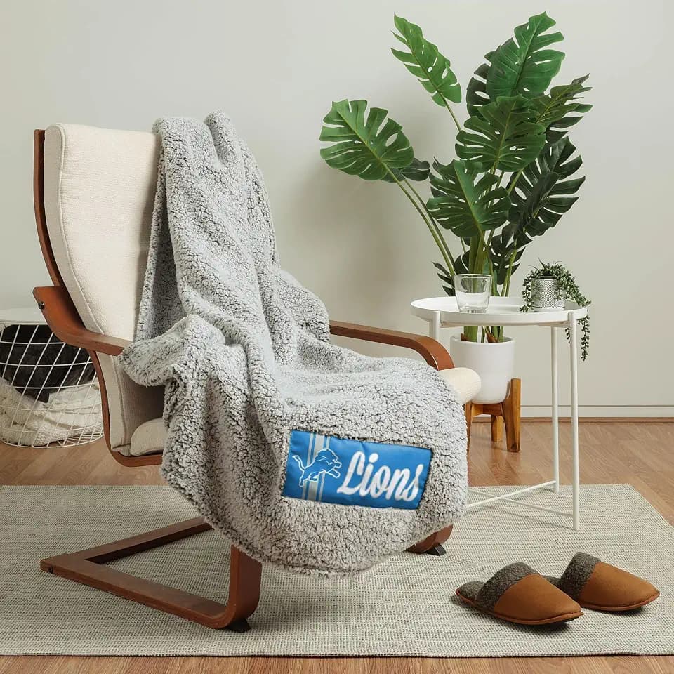 FOCO Detroit Lions NFL Big Logo Cloud Sherpa Blanket