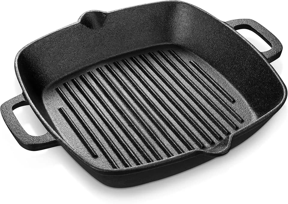Velaze Grillpfanne Gusseisen 32x27,5 cm, Gusseisenpfanne Grill, Bratpfanne mit Ausguss, Feuerpfanne mit 2 Henkeln, Eingebrannt, Steakpfanne für Gasgrill, Ideal zum Camping und Garten