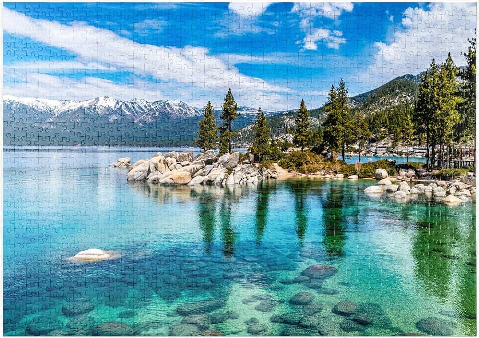 MyPuzzle Das wunderschöne kristallklare Wasser des Lake-Tahoe - Premium 1000 Teile Puzzle - MyPuzzle Sonderkollektion von Puzzle Galaxy