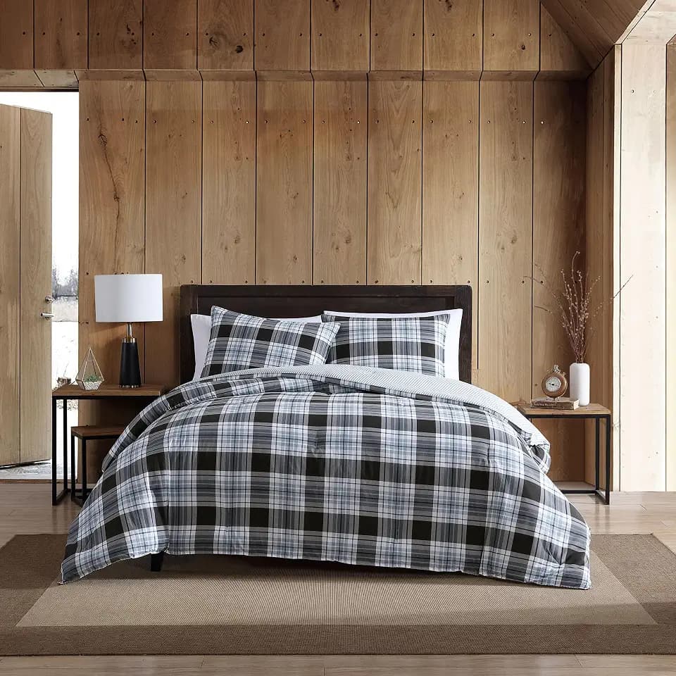 Eddie Bauer - Queen Size Comforter Set with Matching Shams