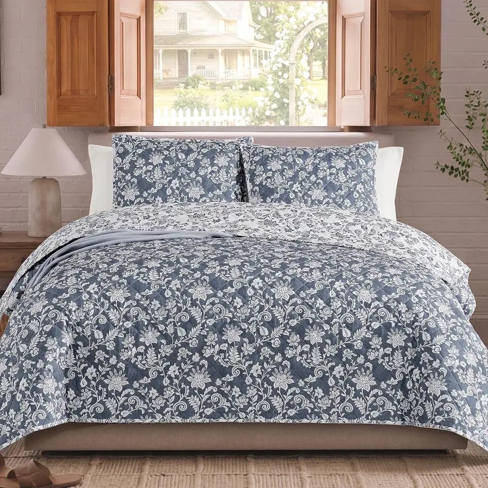 Queen Quilt Set-3 Pieces Soft Bedding Floral Paisley Reversible Coverlet