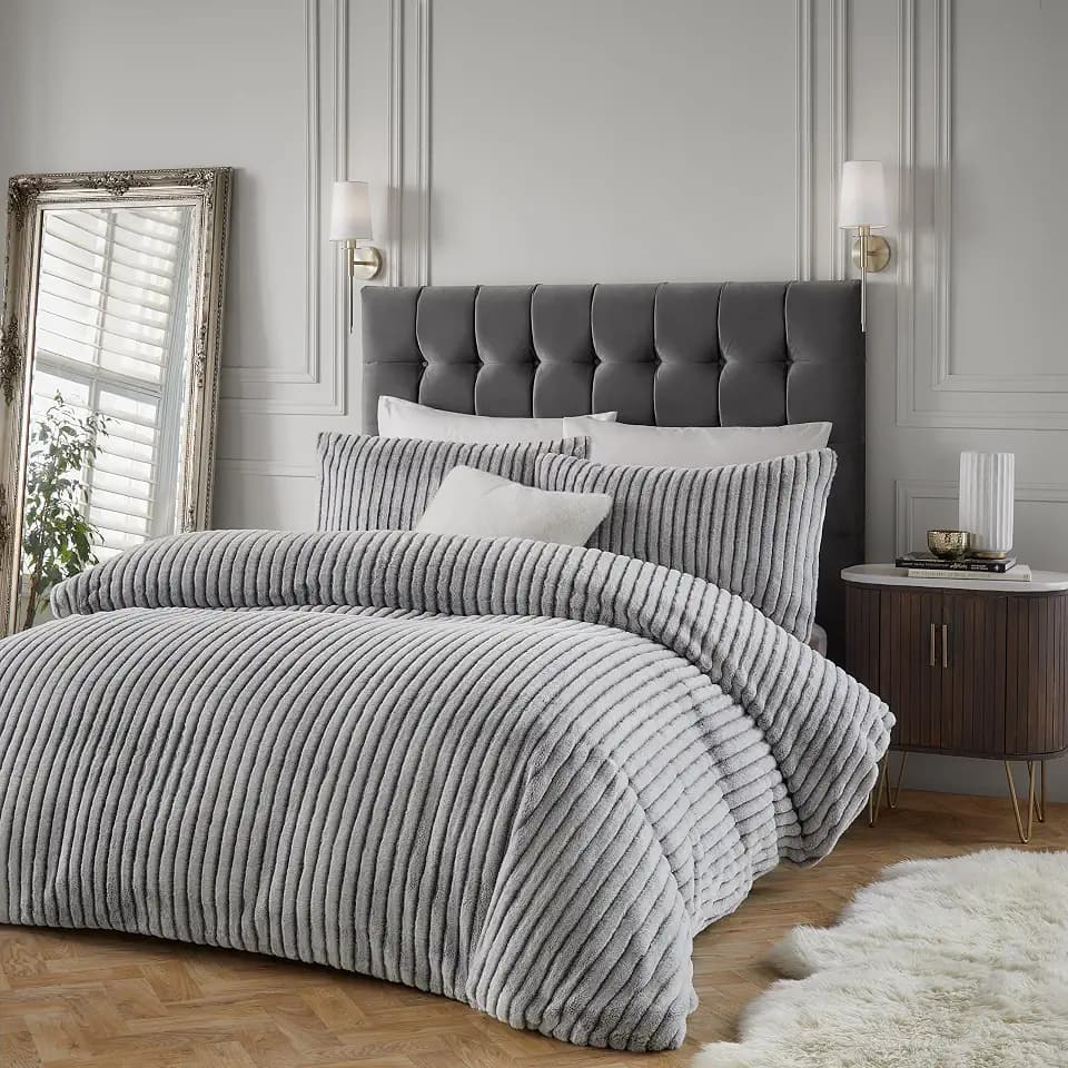 Paoletti Alpine Bettbezug-Set – Weiches gestreiftes minimalistisches bettwäsche Set aus kunstfell (Grau – Doppelbett)