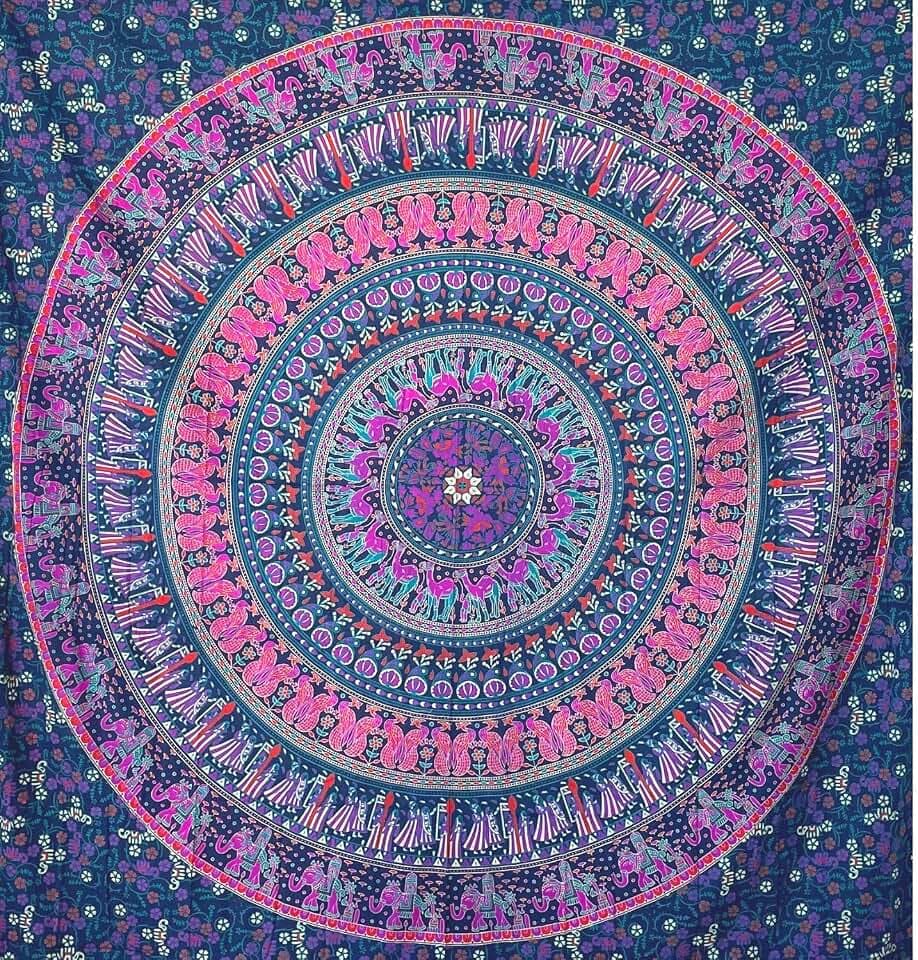 MOMOMUS Wandteppich Mandala, Großformat 210 x 230 cm, Lila A