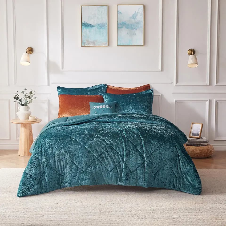 Intelligent Design Queen Comforter Set, Velvet Comforter Set , Luxury Diamond Quilting Comforter Set, Fluffy Comforter Bed Set with Decorative Pillowand 2 Shams, 4 Piece Teal, Full/Queen