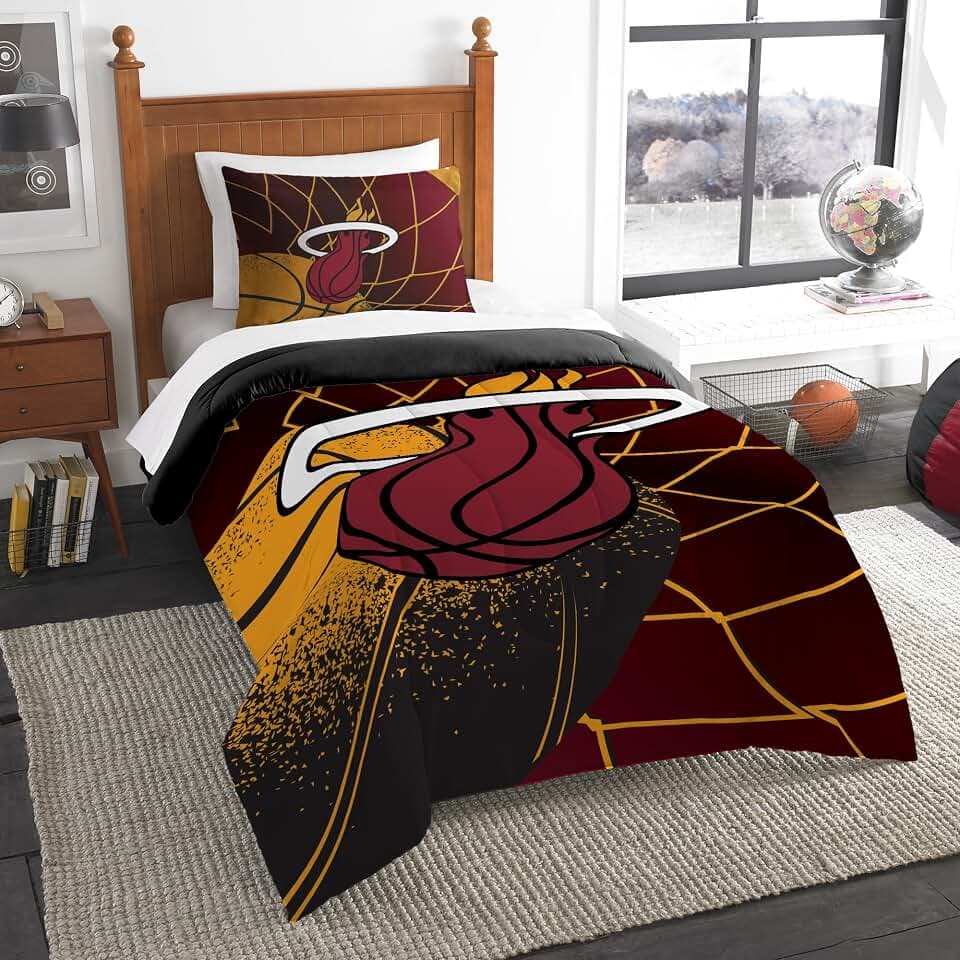 NORTHWEST NBA Miami Heat Officially Licensed Comforter Set – Soft Basketball Bedding Set with Logo and Colors – Includes Shams – NBA Bedroom Décor, Twin/Twin XL