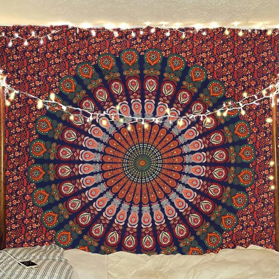Bless International Handgefertigte indische Mandala-Wanddeko, Boho, psychedelisch, Pfauen, Stranddecke, Tischdecke, Bettüberwurf, Tapisserie, Doppelbett-Größe (Queen), 215 x 230 cm, Gold/Rot/Grün