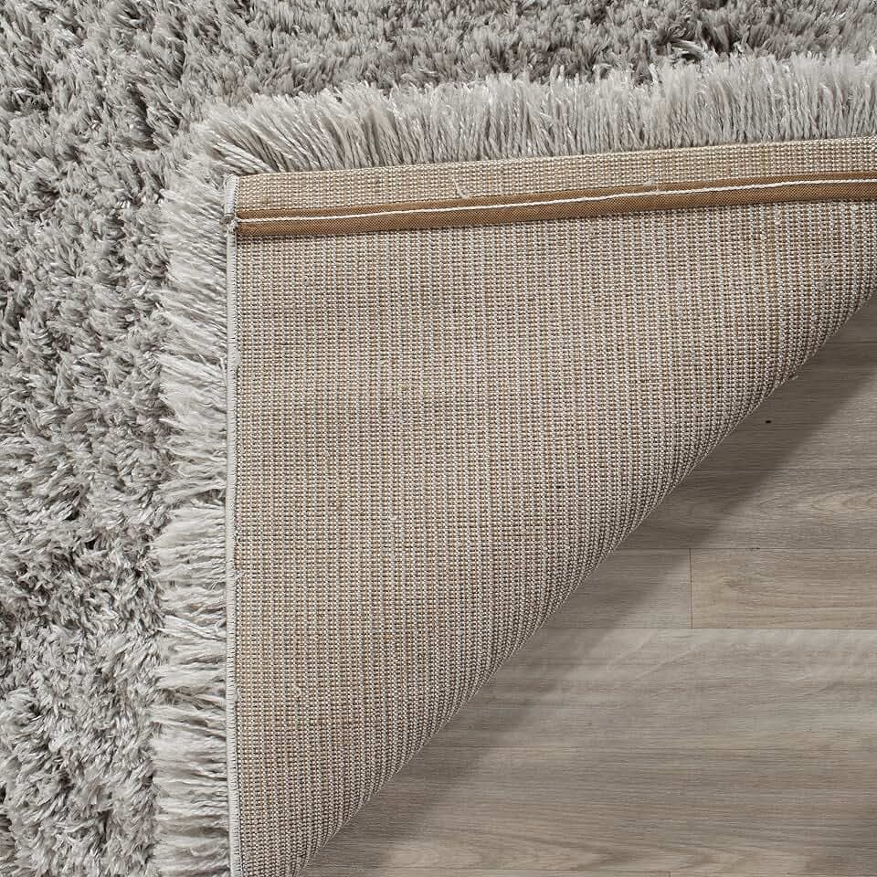 SAFAVIEH Zottelig Teppich für Wohnzimmer, Esszimmer, Schlafzimmer - Polar Shag Collection, Kurzer Flor, Silber, 122 X 183 cm