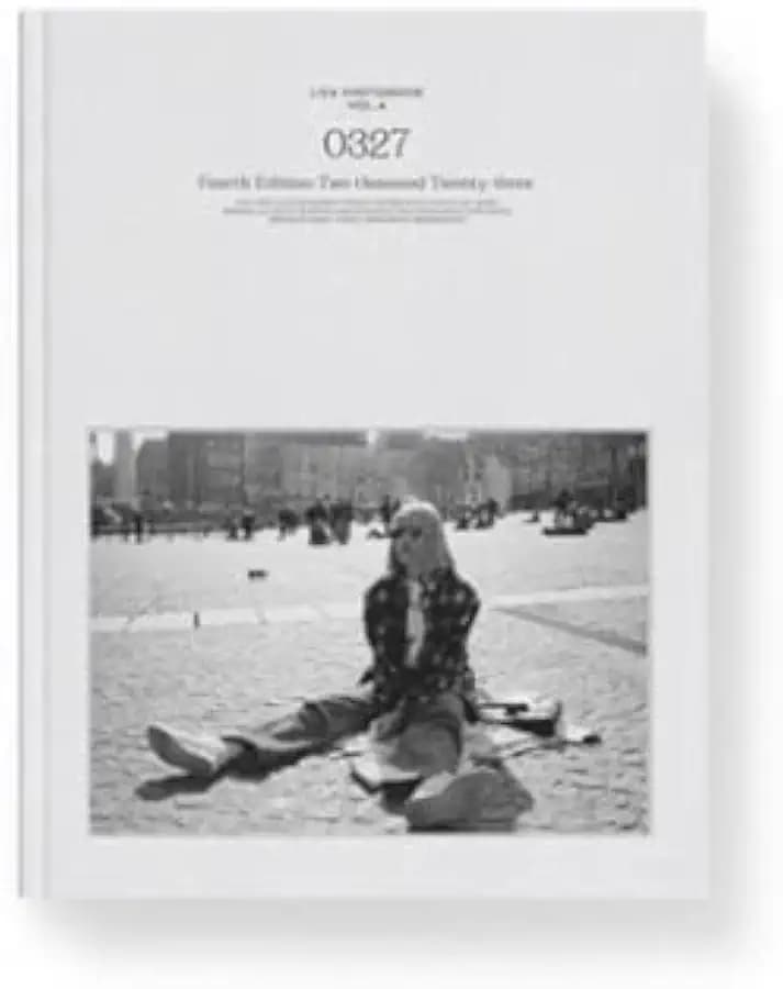 Lisa - 0327 Photobook Vol.04 NO P.O.B Ver.