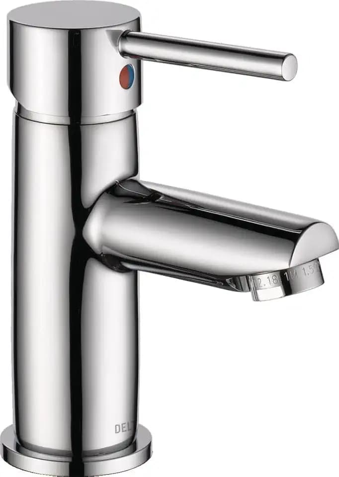 Delta Faucet Modern Single Hole Bathroom Faucet, Single Handle Bathroom Faucet Chrome, Bathroom Sink Faucet, Drain Assembly, Chrome 559LF-PP