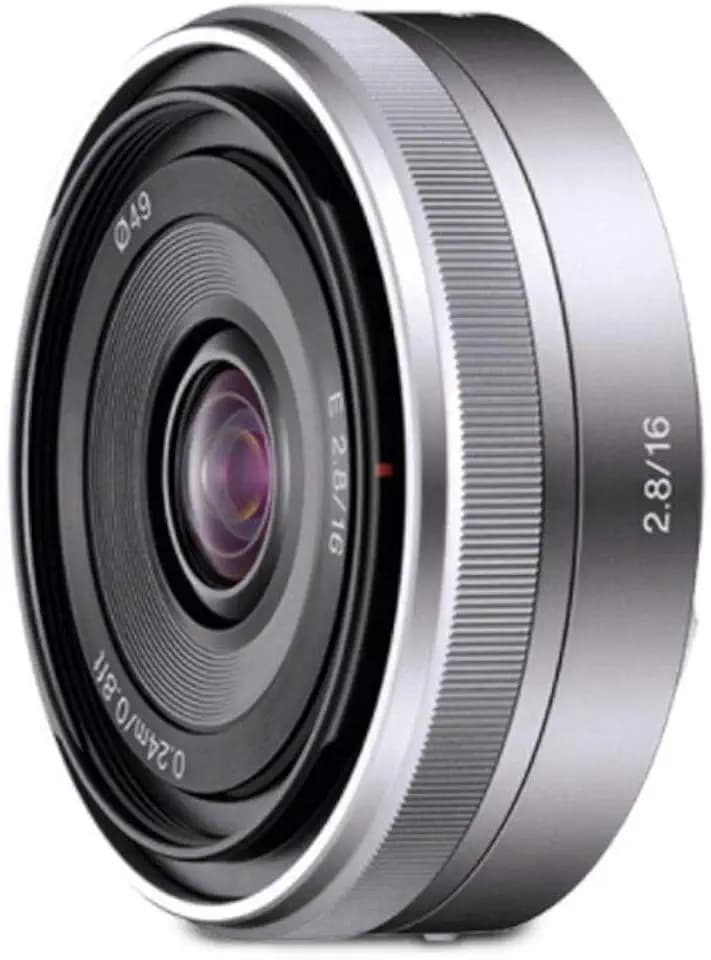 Sony SEL-16F28 Super Weitwinkel-Objektiv (Festbrennweite, 16 mm, F2.8, APS-C, geeignet für A6000, A5100, A5000 und Nex Serien, E-Mount) silber