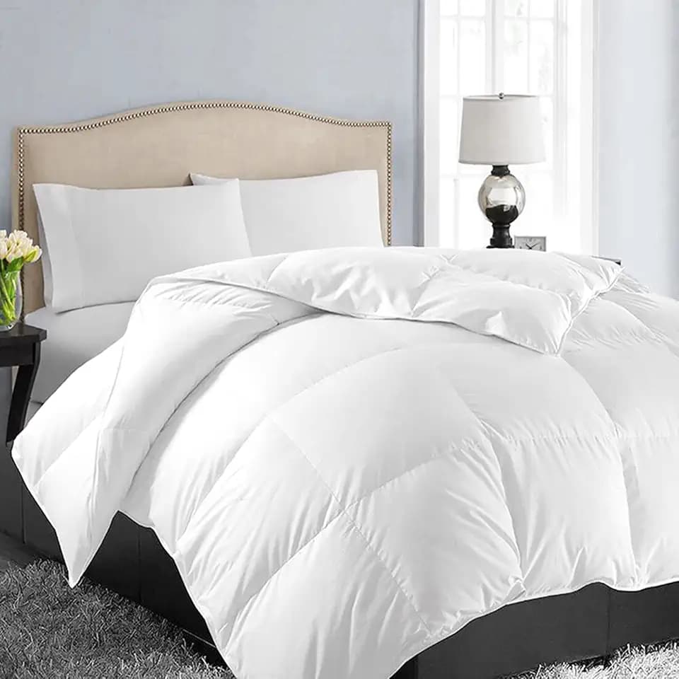 EASELAND Queen Size Down Alternative Comforter, White, 88x88 Inches