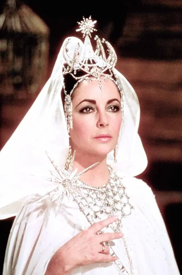 The Blue Bird Elizabeth Taylor 1976. Tm & Copyright 20Th Century Fox Film Corp. All Rights Reserved/Courtesy Everett Collection Poster Print (16 x 20)