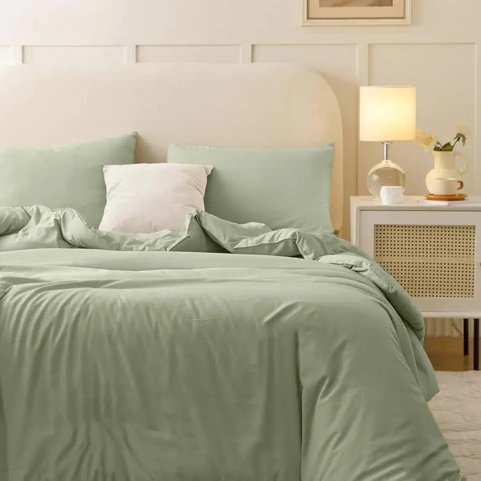 Nanko Queen Duvet Cover Set, Sage Green Luxury Soft Microfiber Comforter Cover Bedding with Zip Ties - Modern Elegant Style Bed Sets for Men and Women Teen, 3 Pcs Size 90 x 90 inch, Light Green