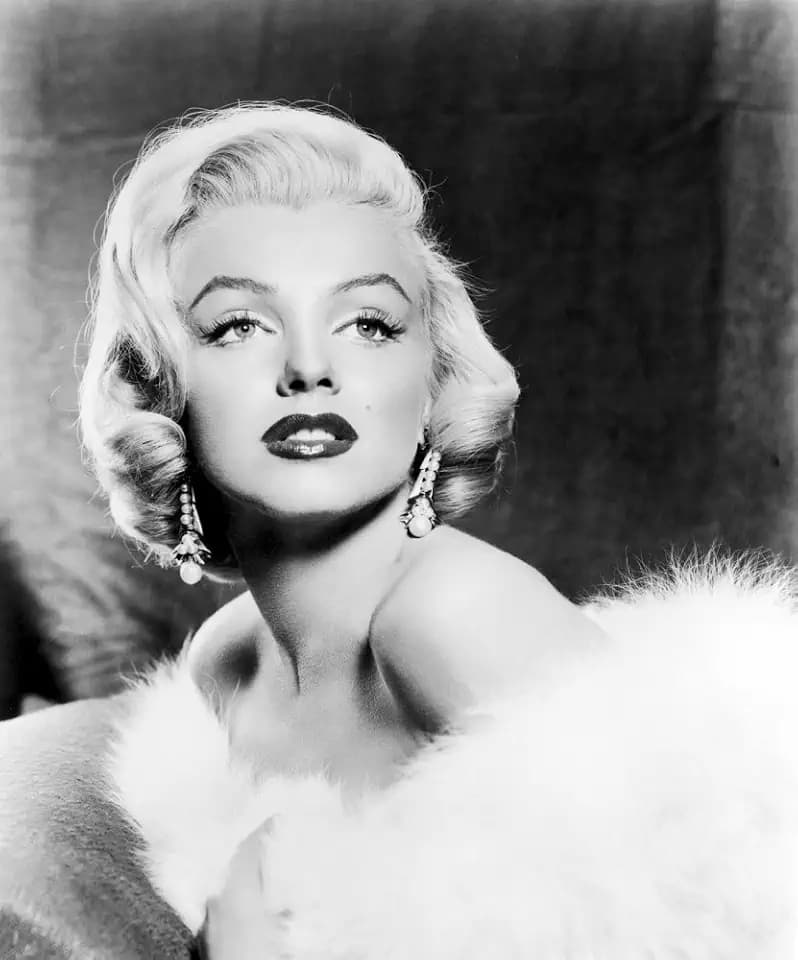 Marilyn Monroe (1926-1962) Namerican Cinema Actress Poster Print by (18 x 24)