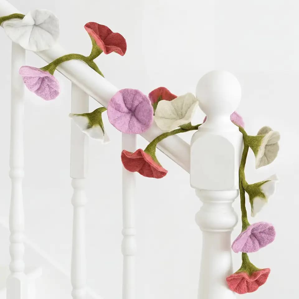 XunYee 5.6 ft Felt Wool Flower Garland, Pink Colors, 1 Pack