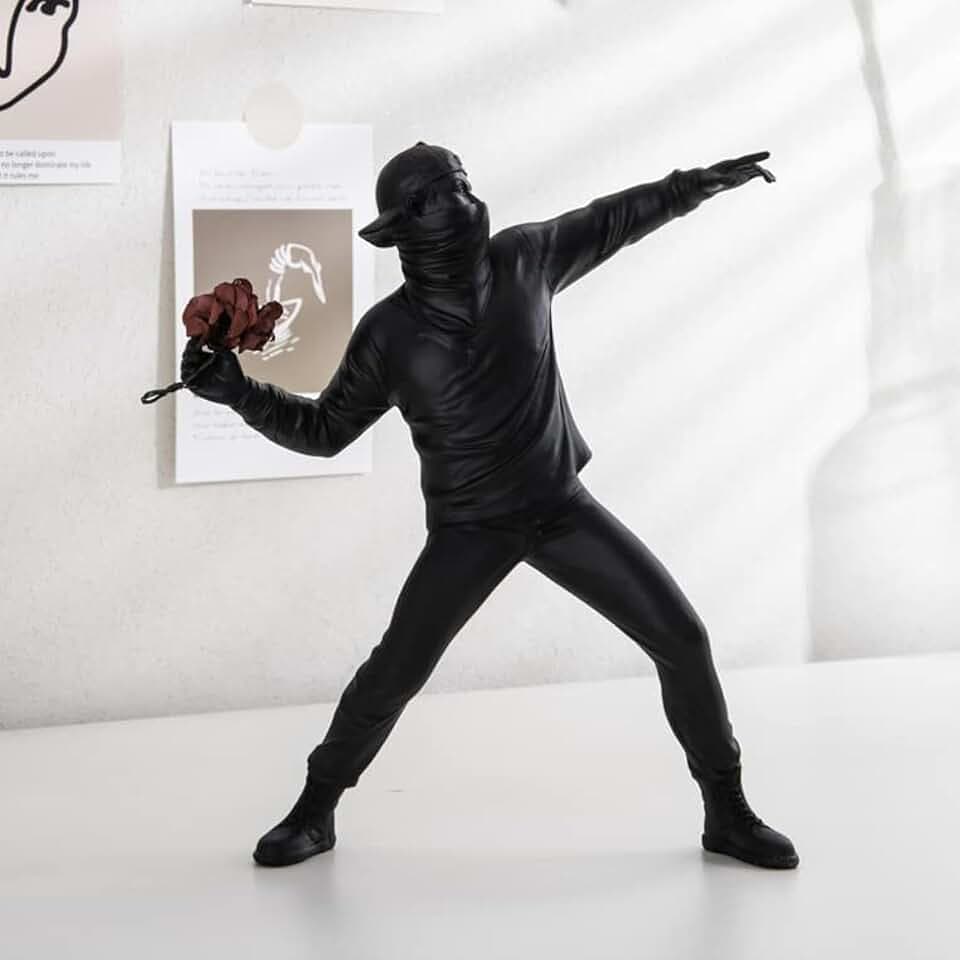 Flower Throwing Statue Flower Thrower Sculpture, Man Figurines Home Decor for Shelves, Resin Art Craft Desk Decoration for Living Room Bookshelf Collection Ornament Gift (Black)