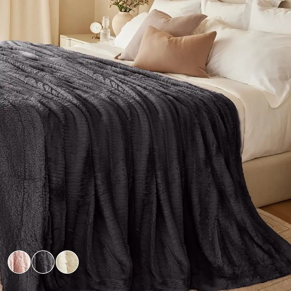 The Connecticut Home Co Bedding Blanket, Queen 90x90, Soft Fluffy Room Decor, Cozy Warm Throws for Bed, Gifts for Women, Bedroom Cute Aesthetic Blankets Faux Fur and Sherpa Gray