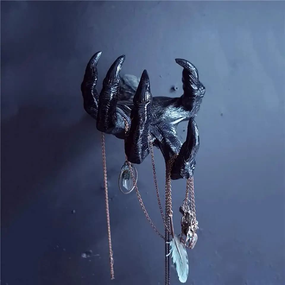 YOWOY Witch's Demon Hand Wall Hanging Statues,Aesthetic Art Sculpture, Resin Retro Art Hanging Design Mounted Hang Decoration Creative Props for Living Room (Black Medium Size)