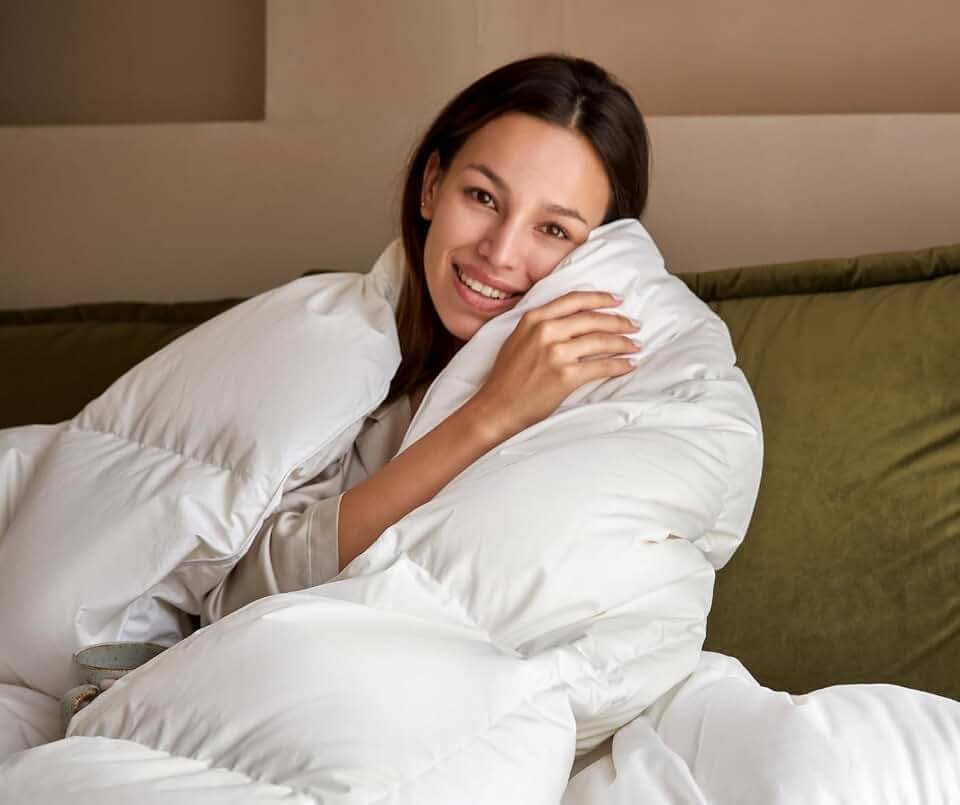 OverCloud™ Goose Down Comforter, Queen Size Winter Down Duvet Insert, Hotel Collection Comforter Ultra Soft 700+ Fill Power Down Proof Duvet Insert with Corner Tabs (90"X90")