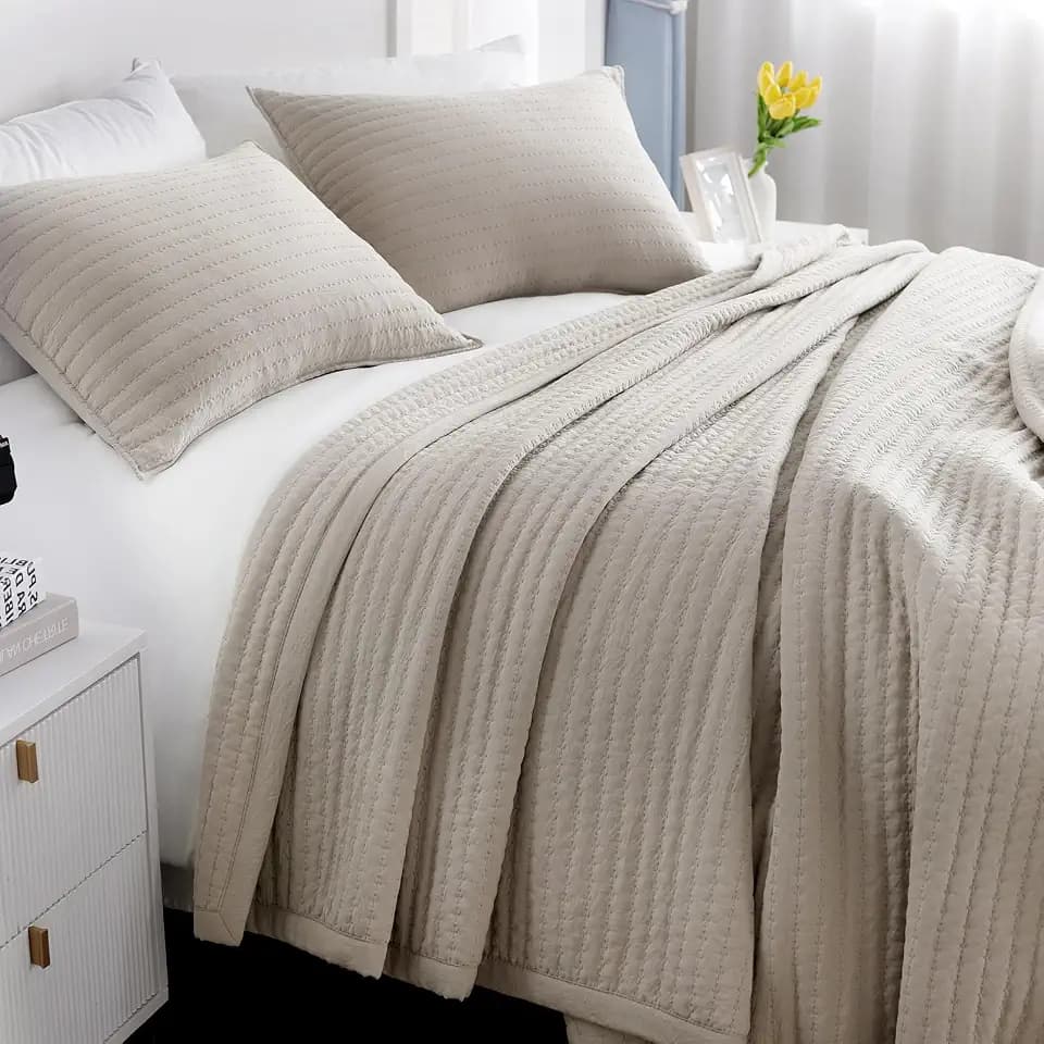 Oversized Queen Quilt Set 102 x 106 in, Lightweight, Oatmeal