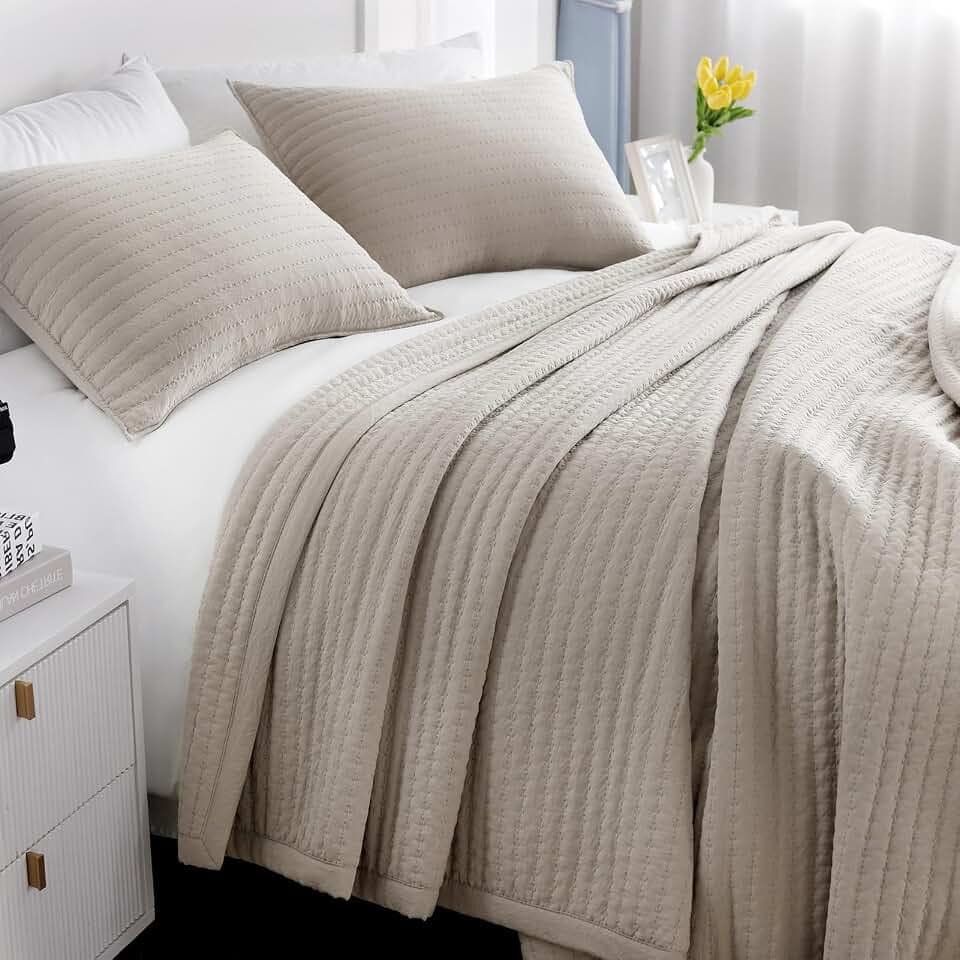 Queen Quilt Set 90 x 90 in, Lightweight, Oatmeal