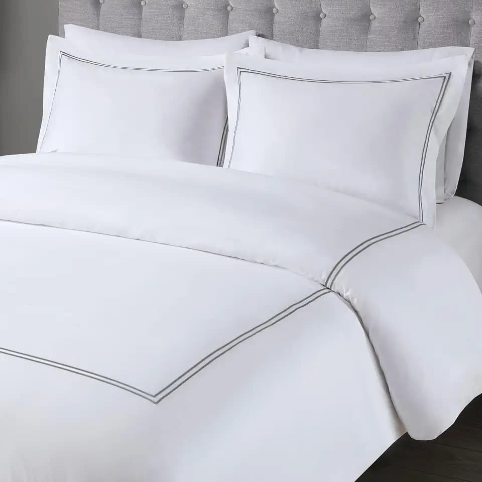 Madison Park Signature King Comforter Set Hotel Deluxe 500TC Cotton Sateen Comforters, All Season Lightweight 5 Piece Bed Set, Removable Duvet Cover, Shams & Throw Pillow, King/Cal King, White/Grey